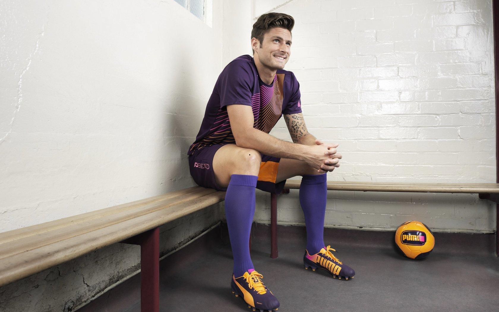 小卡飞身暴扣引爆全场，狂砍36分创赛季新高引领球队逆转