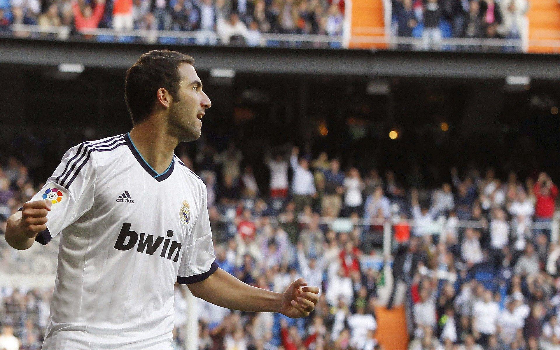 西甲三雄争霸风云再起!姆巴佩空降伯纳乌引爆战术革命,巴萨马竞厉兵秣马迎战新时代